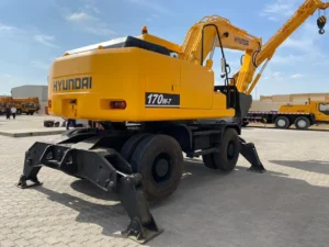 Best and Cheap RoRo Shipping Companies in Dubai UAE-SLR-Shipping-Excavator-2