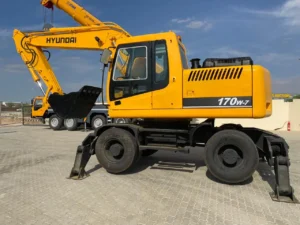 Best and Cheap RoRo Shipping Companies in Dubai UAE-SLR-Shipping-Excavator-4
