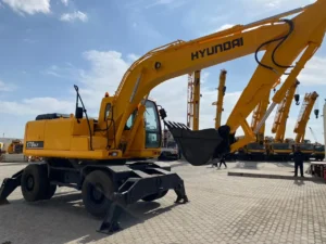 Best and Cheap RoRo Shipping Companies in Dubai UAE-SLR-Shipping-Excavator-5